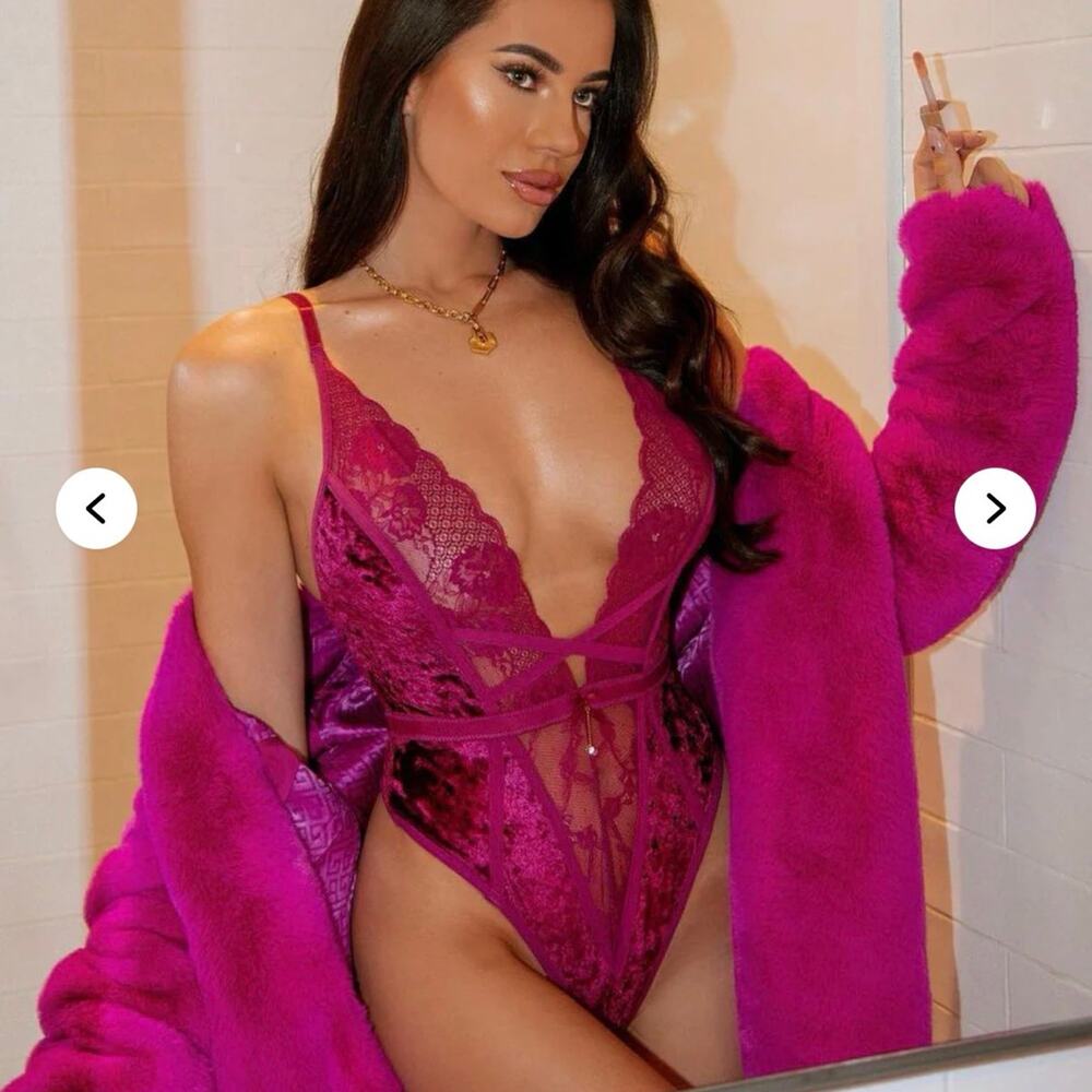 Fashion Nova Romance In The Air Velvet Garter Teddy Magenta Size M Lace Bodysuit